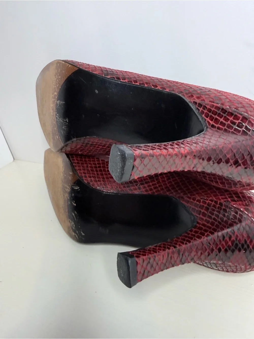Stuart Weitzman Burgundy Wine Red Snake-Skin Embossed PointedToe Pumps Heels 9.5